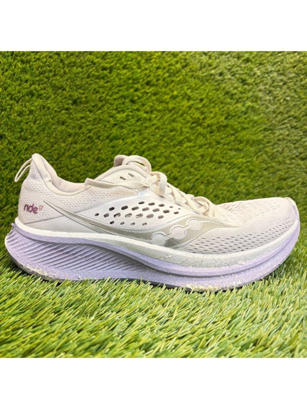 Saucony Ride 17 Womens Size 9.5 Light Gray Purple Running Walking Shoes Sneakers